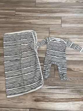 Striped Baby Footed Onsie & Matching  Blanket - Black and cream